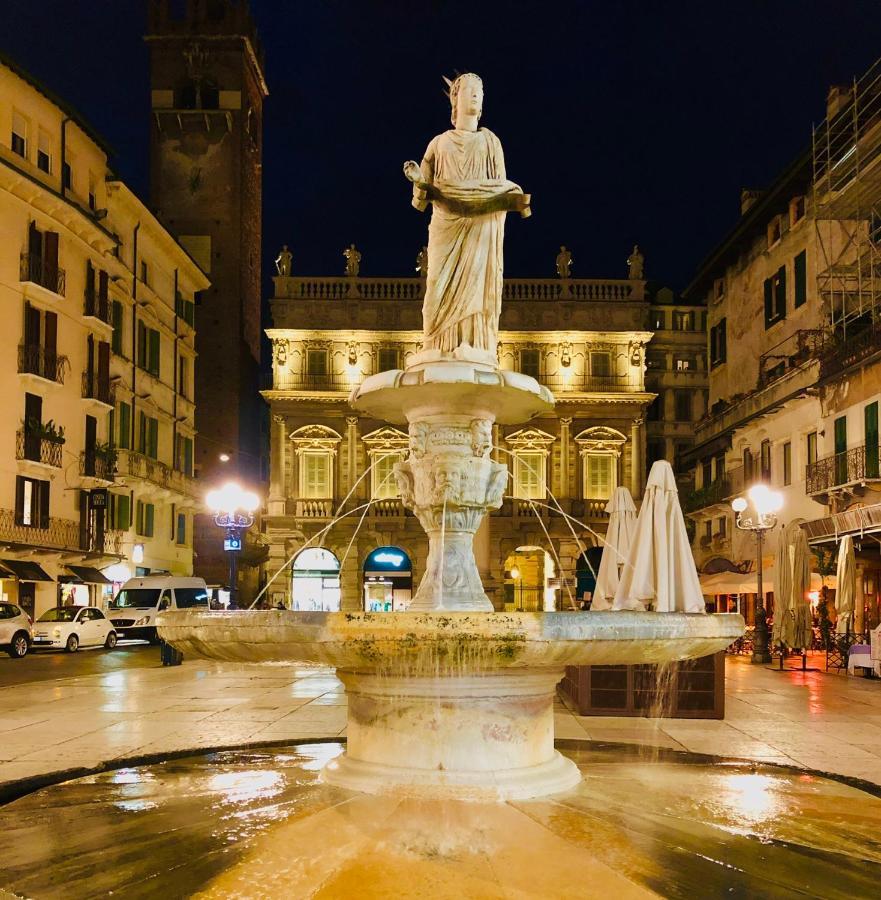 Casa Martini Piazza Erbe Leilighet Verona Eksteriør bilde